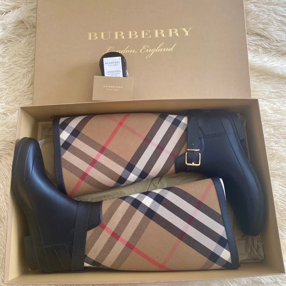 Burberry check rain boot (fits sizes 9-10) - Picture 1 of 13